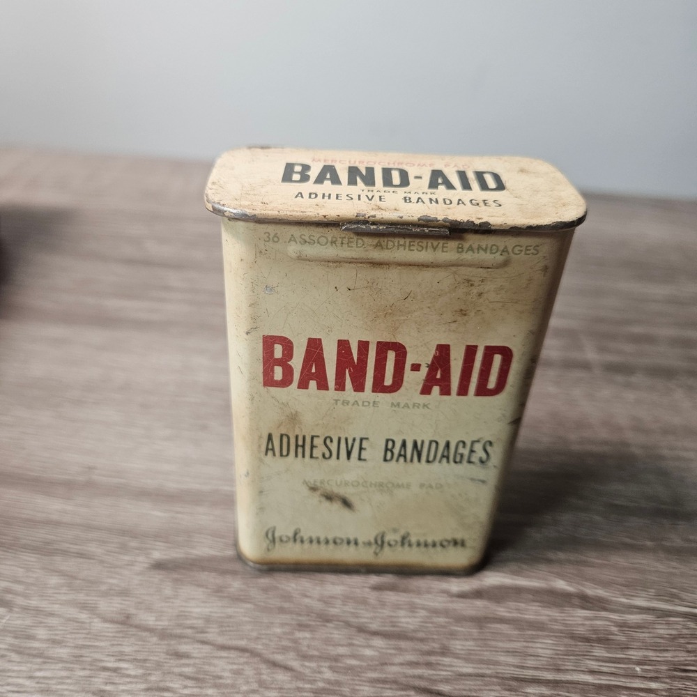 Vintage Johnson & Johnson Band-Aid Tin Mercurochrome Pad Metal Case Made in USA